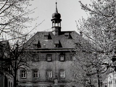 052